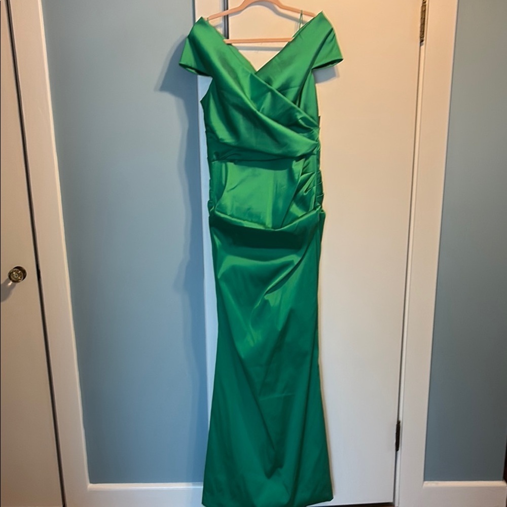 Teri Jon by Rickie Freeman Off-Shoulder Maxi Gown. Size 14